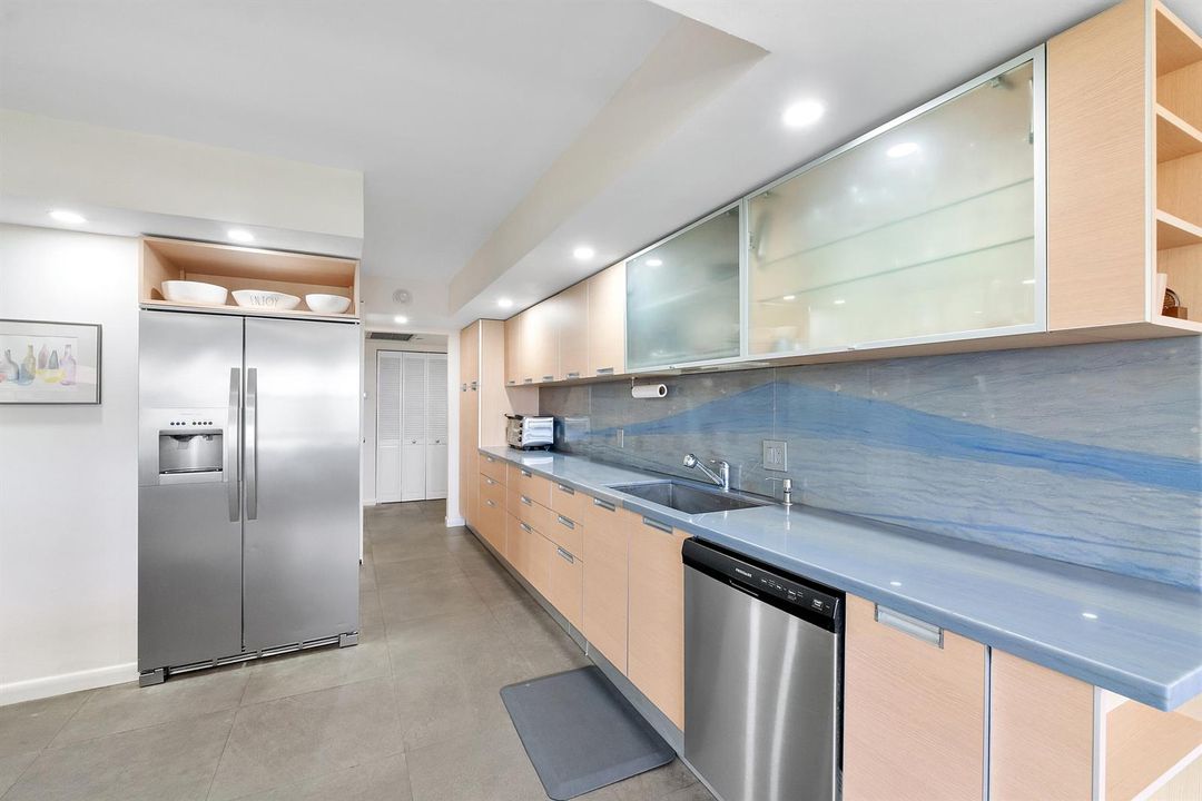 4900 N Ocean Blvd u416_011