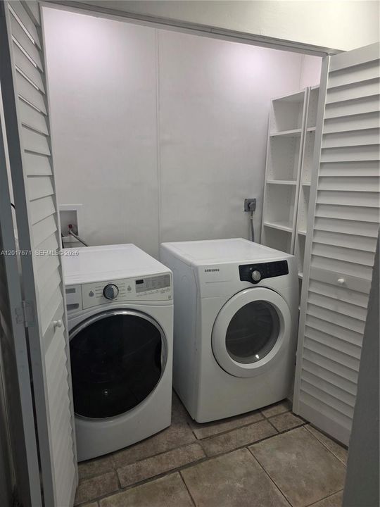 Active With Contract: $2,700 (3 beds, 2 baths, 1120 Square Feet)
