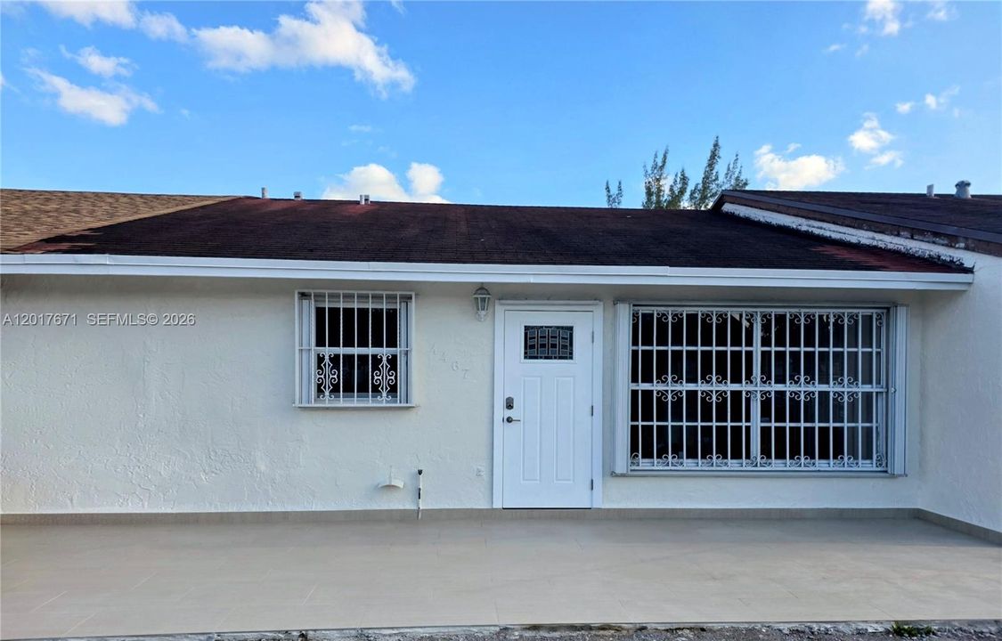 Active With Contract: $2,700 (3 beds, 2 baths, 1120 Square Feet)