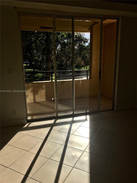 Active With Contract: $1,650 (1 beds, 1 baths, 620 Square Feet)