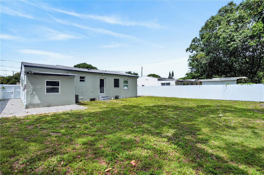For Sale: $475,900 (3 beds, 2 baths, 1131 Square Feet)