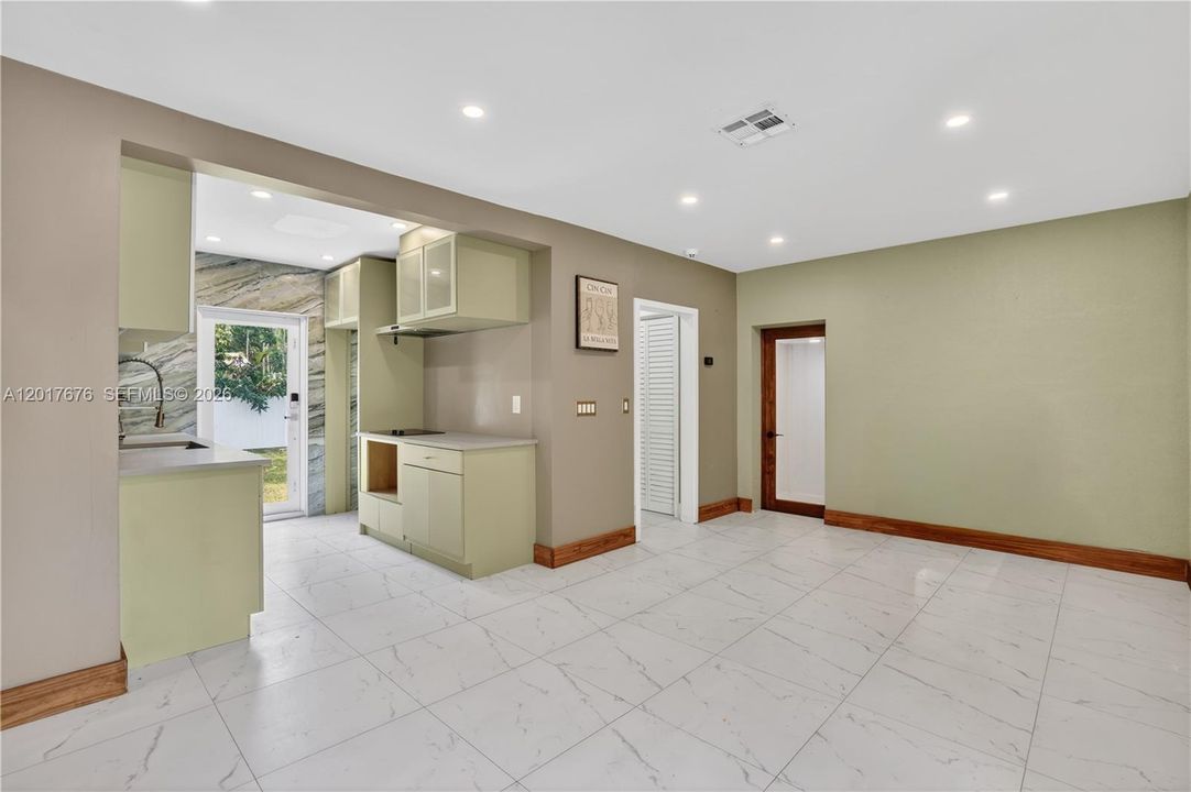 For Sale: $475,900 (3 beds, 2 baths, 1131 Square Feet)