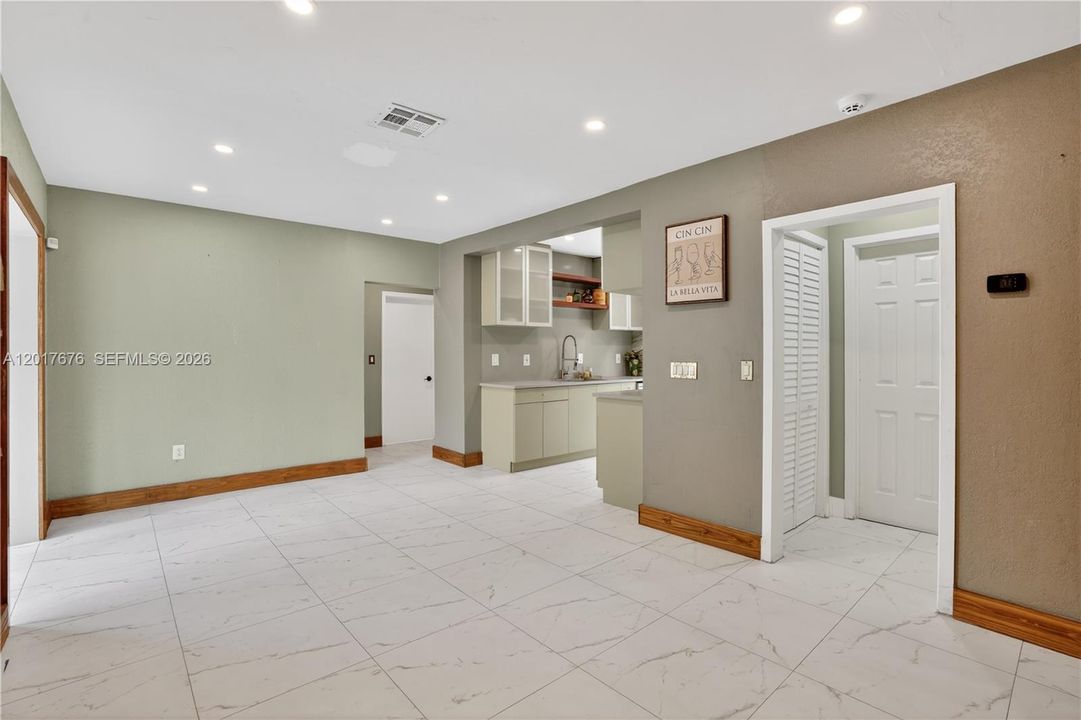 For Sale: $475,900 (3 beds, 2 baths, 1131 Square Feet)