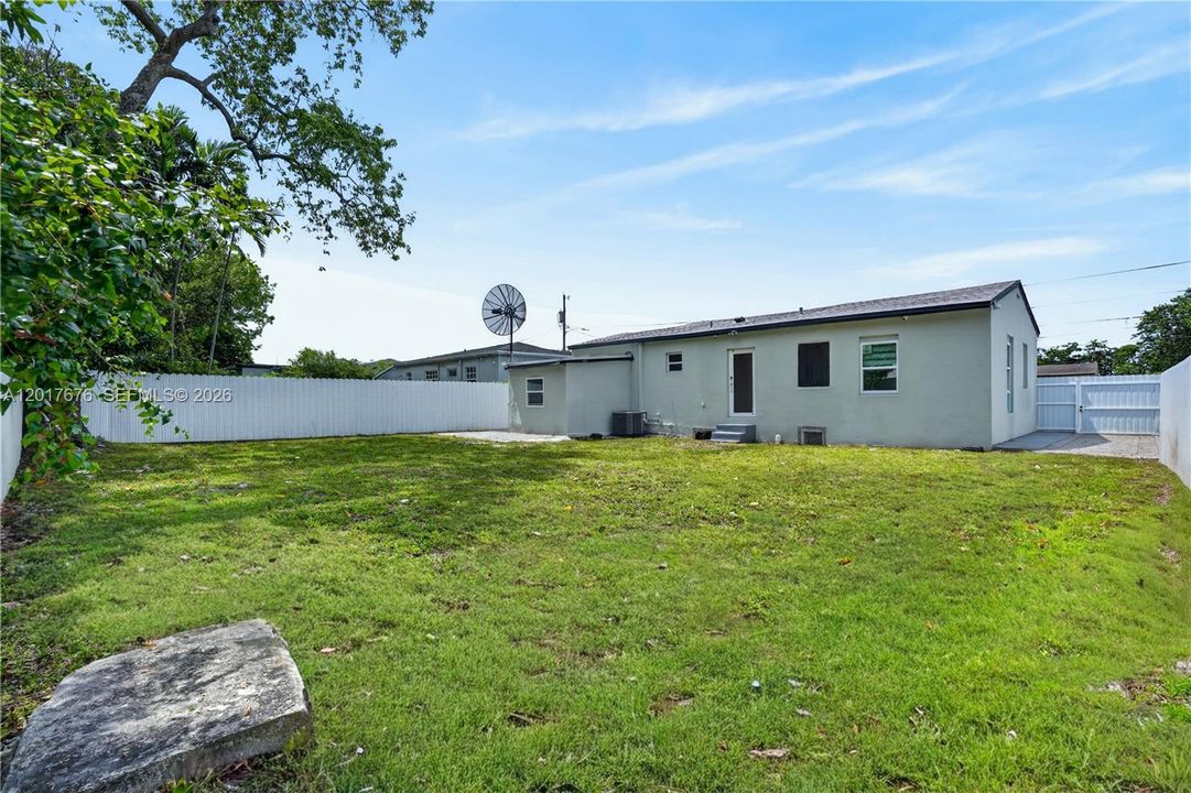 For Sale: $475,900 (3 beds, 2 baths, 1131 Square Feet)