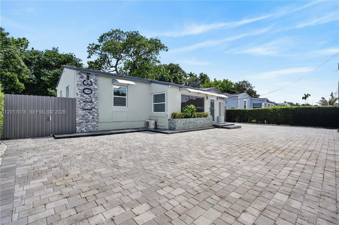 For Sale: $475,900 (3 beds, 2 baths, 1131 Square Feet)