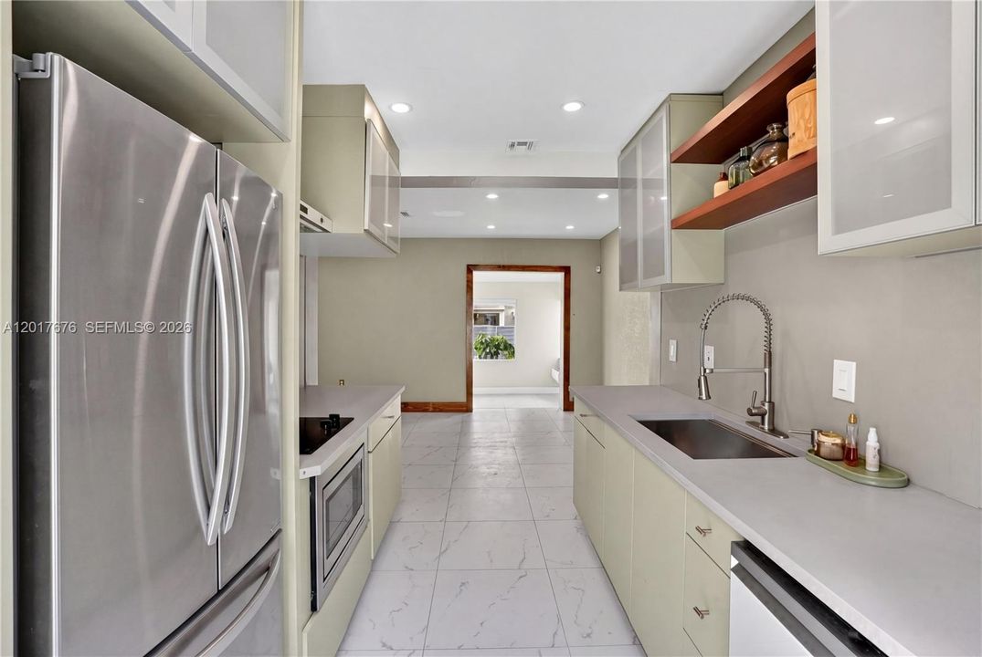 For Sale: $475,900 (3 beds, 2 baths, 1131 Square Feet)