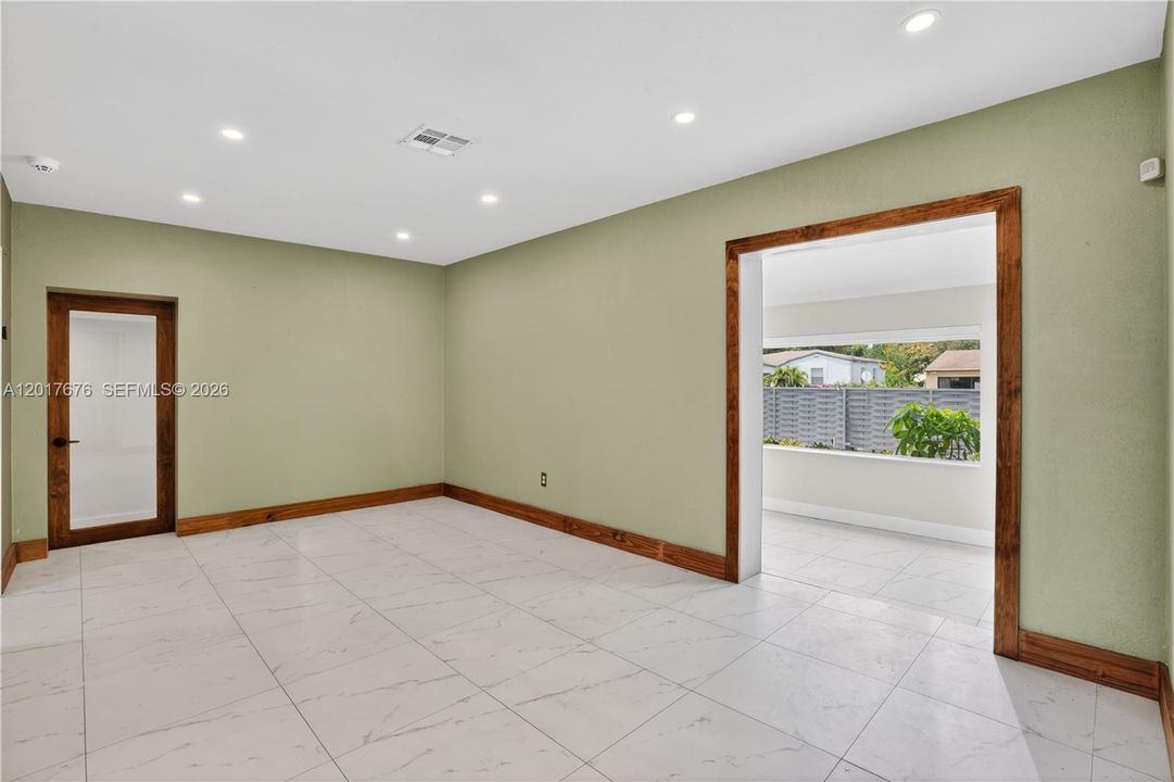 For Sale: $475,900 (3 beds, 2 baths, 1131 Square Feet)