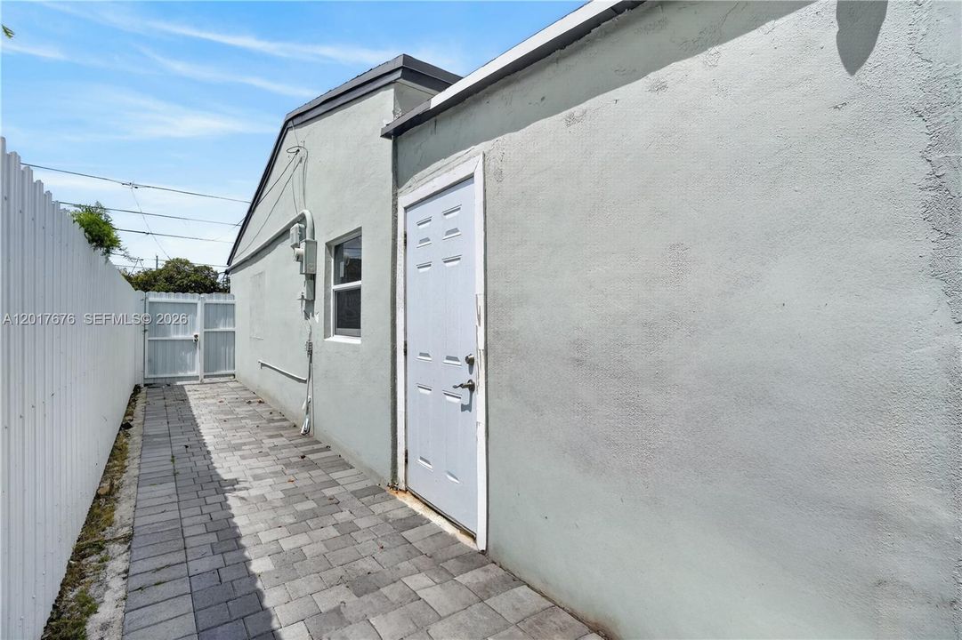 For Sale: $475,900 (3 beds, 2 baths, 1131 Square Feet)
