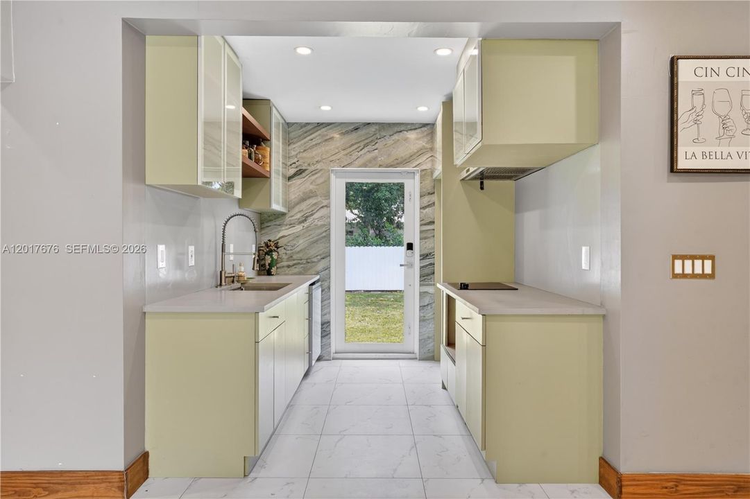 For Sale: $475,900 (3 beds, 2 baths, 1131 Square Feet)