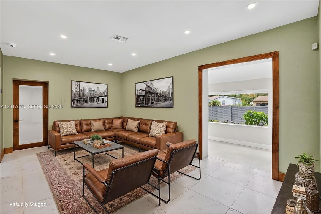 For Sale: $475,900 (3 beds, 2 baths, 1131 Square Feet)