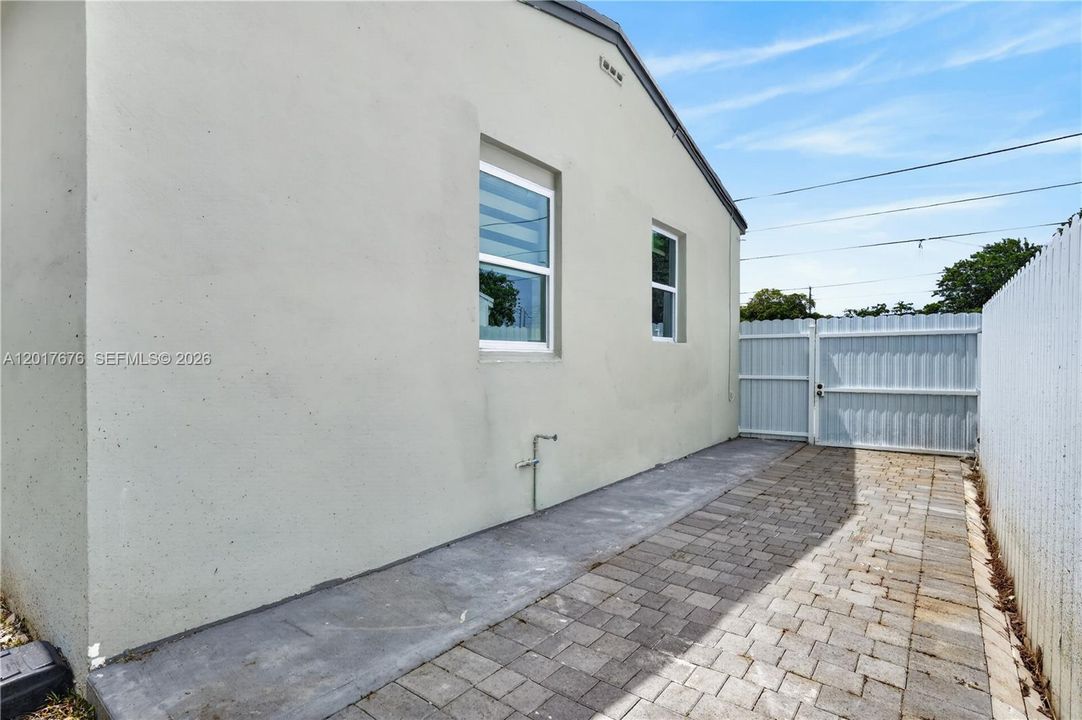 For Sale: $475,900 (3 beds, 2 baths, 1131 Square Feet)