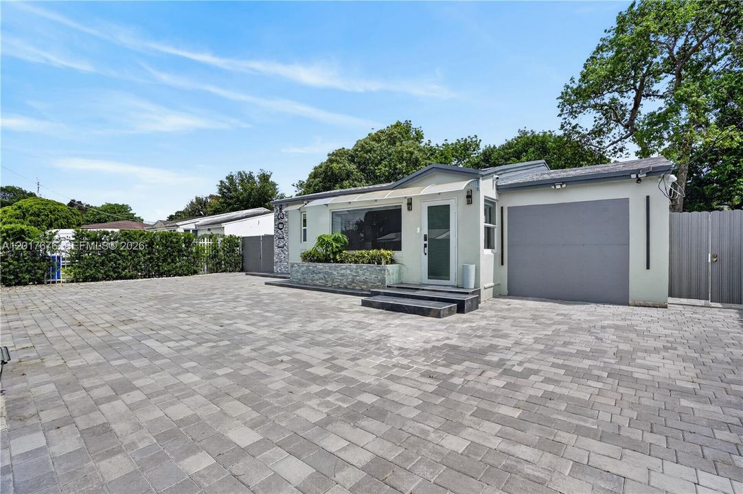For Sale: $475,900 (3 beds, 2 baths, 1131 Square Feet)