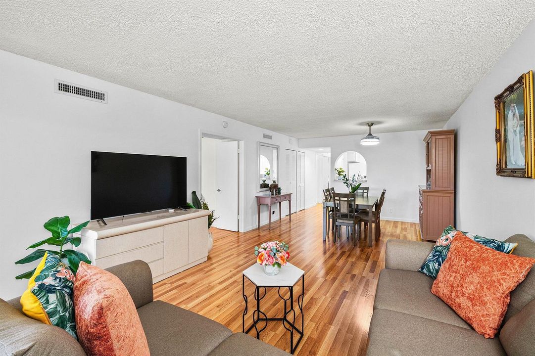 016-10110CedarPointBoulevard-305-Boynton