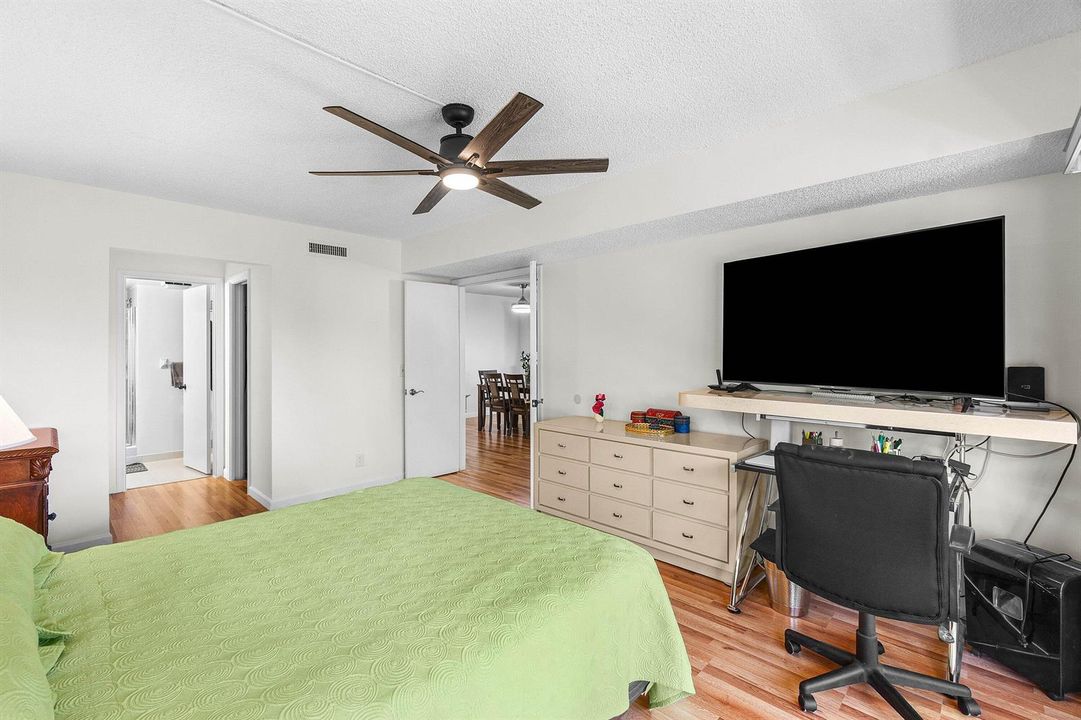 019-10110CedarPointBoulevard-305-Boynton
