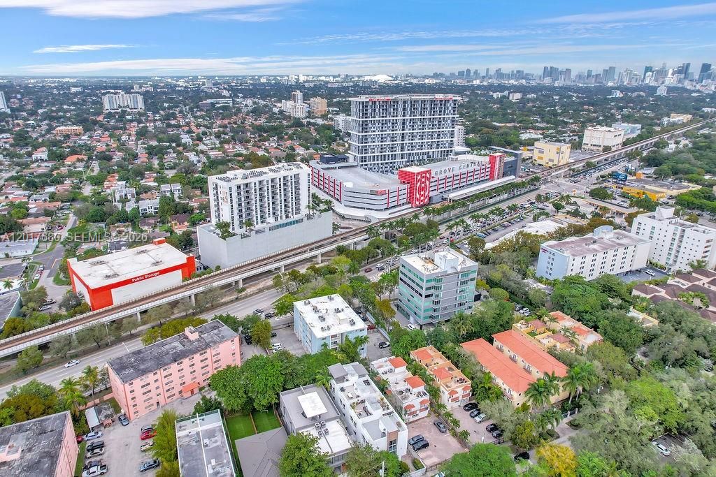 For Sale: $335,000 (2 beds, 1 baths, 702 Square Feet)