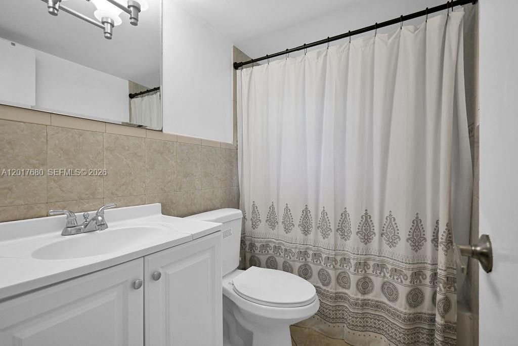 For Sale: $335,000 (2 beds, 1 baths, 702 Square Feet)