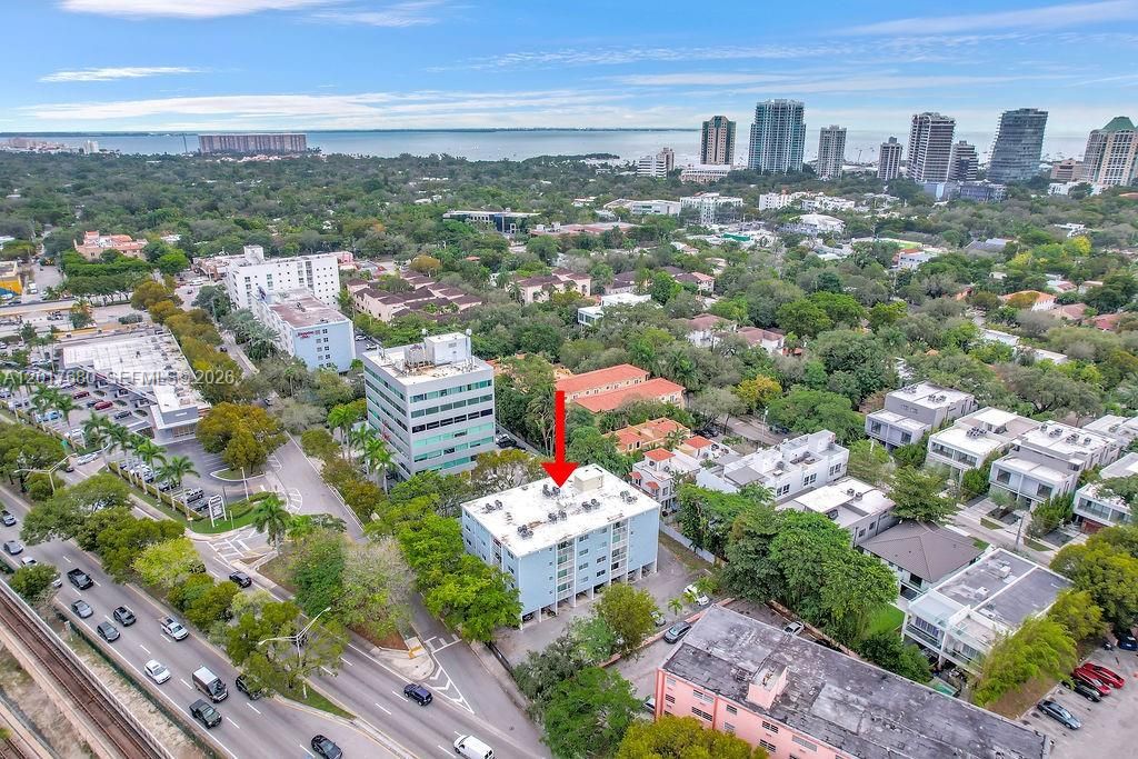 For Sale: $335,000 (2 beds, 1 baths, 702 Square Feet)