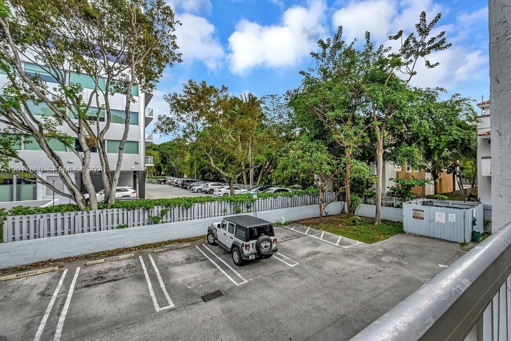 For Sale: $335,000 (2 beds, 1 baths, 702 Square Feet)