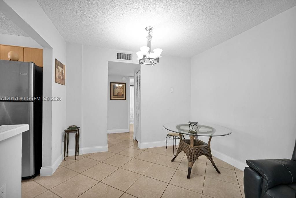 For Sale: $335,000 (2 beds, 1 baths, 702 Square Feet)