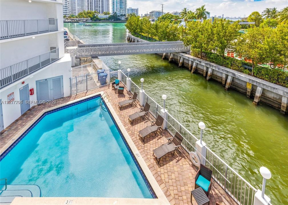 For Rent: $2,700 (1 beds, 1 baths, 740 Square Feet)