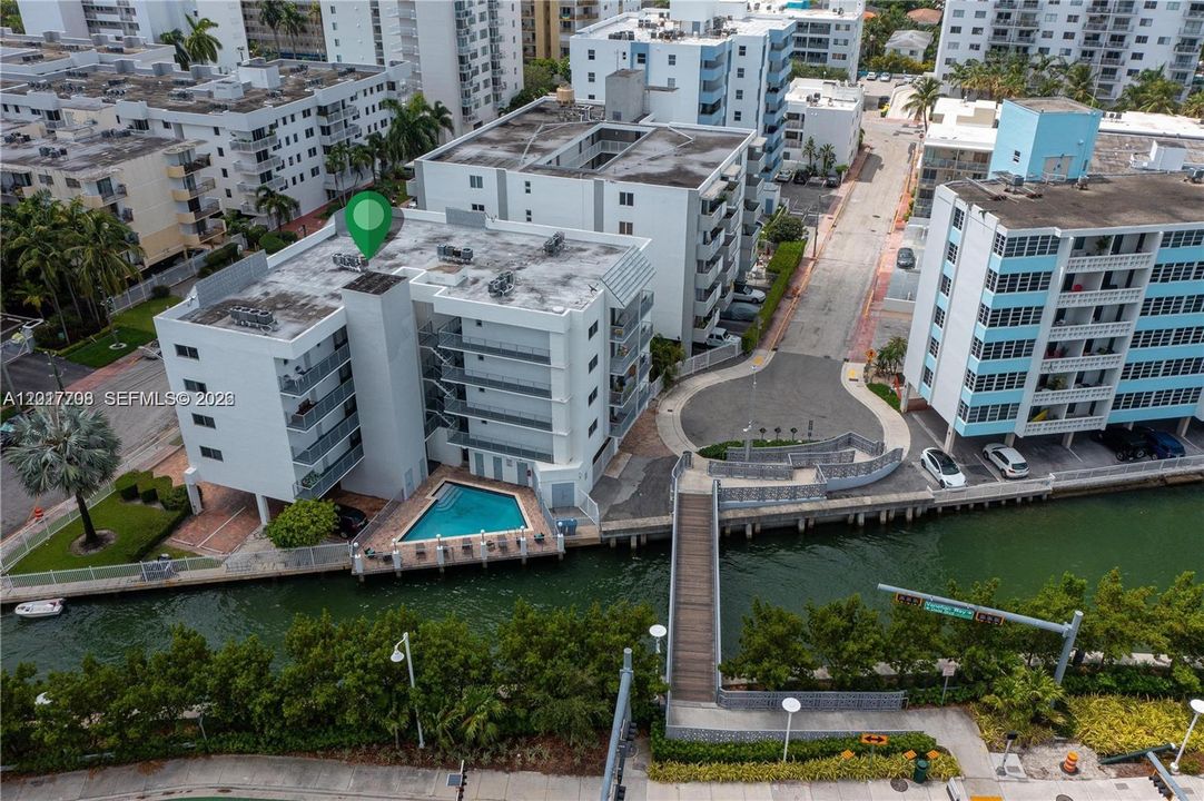 For Rent: $2,700 (1 beds, 1 baths, 740 Square Feet)