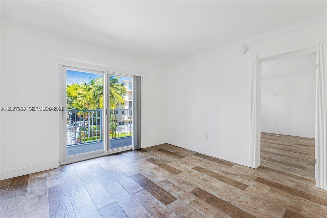 For Rent: $2,700 (1 beds, 1 baths, 740 Square Feet)