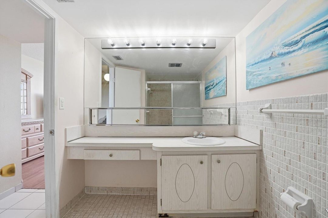 24-1750 NE 191st St apt 811_025