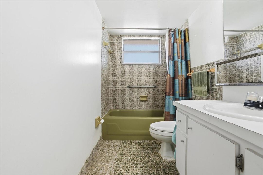 28-1750 NE 191st St apt 811_029