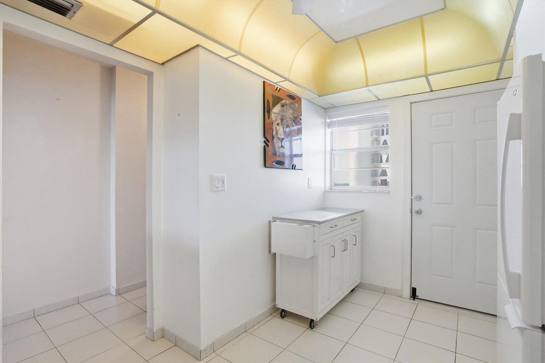 14-1750 NE 191st St apt 811_014