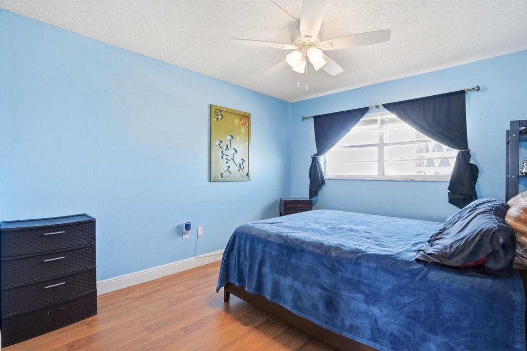 25-1750 NE 191st St apt 811_026