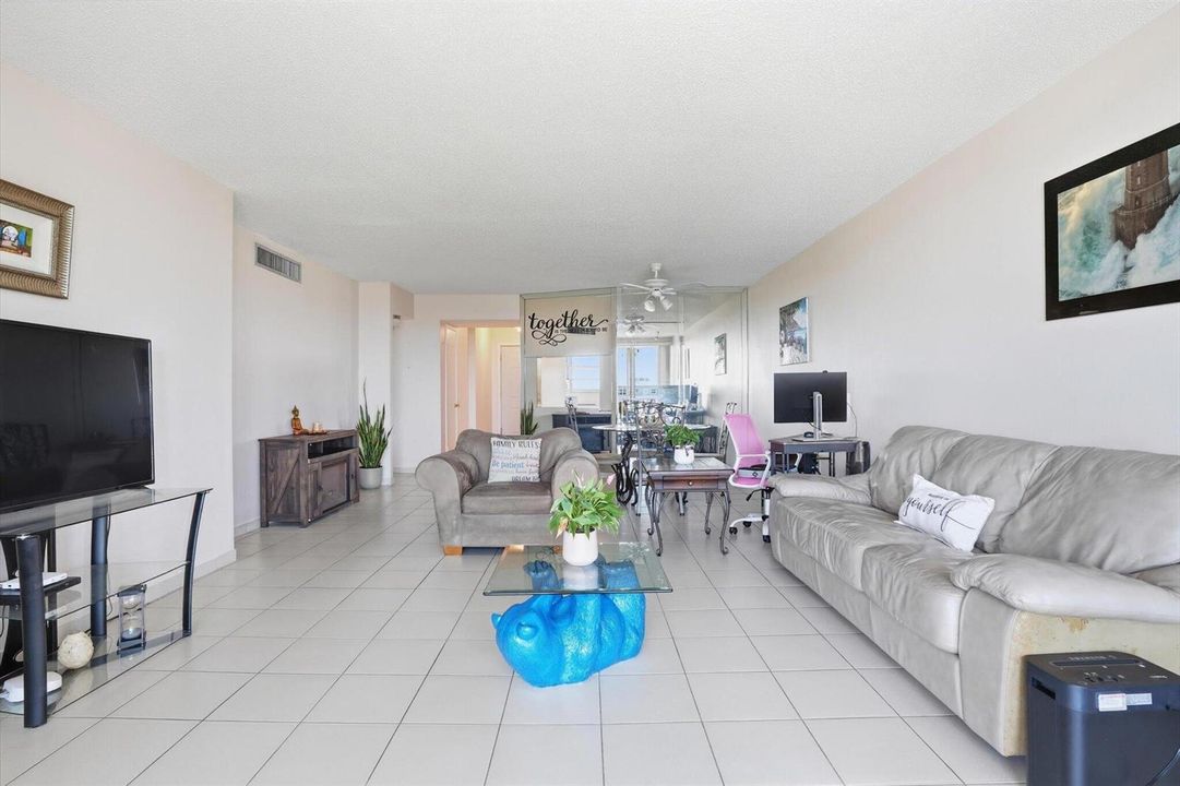 11-1750 NE 191st St apt 811_011