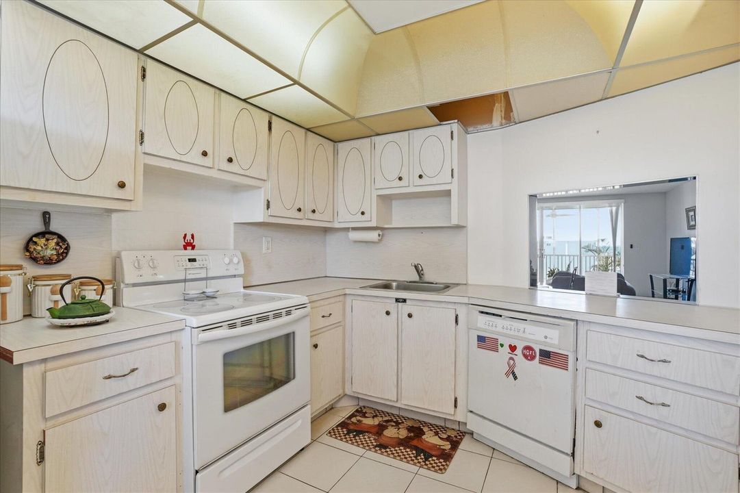 16-1750 NE 191st St apt 811_016