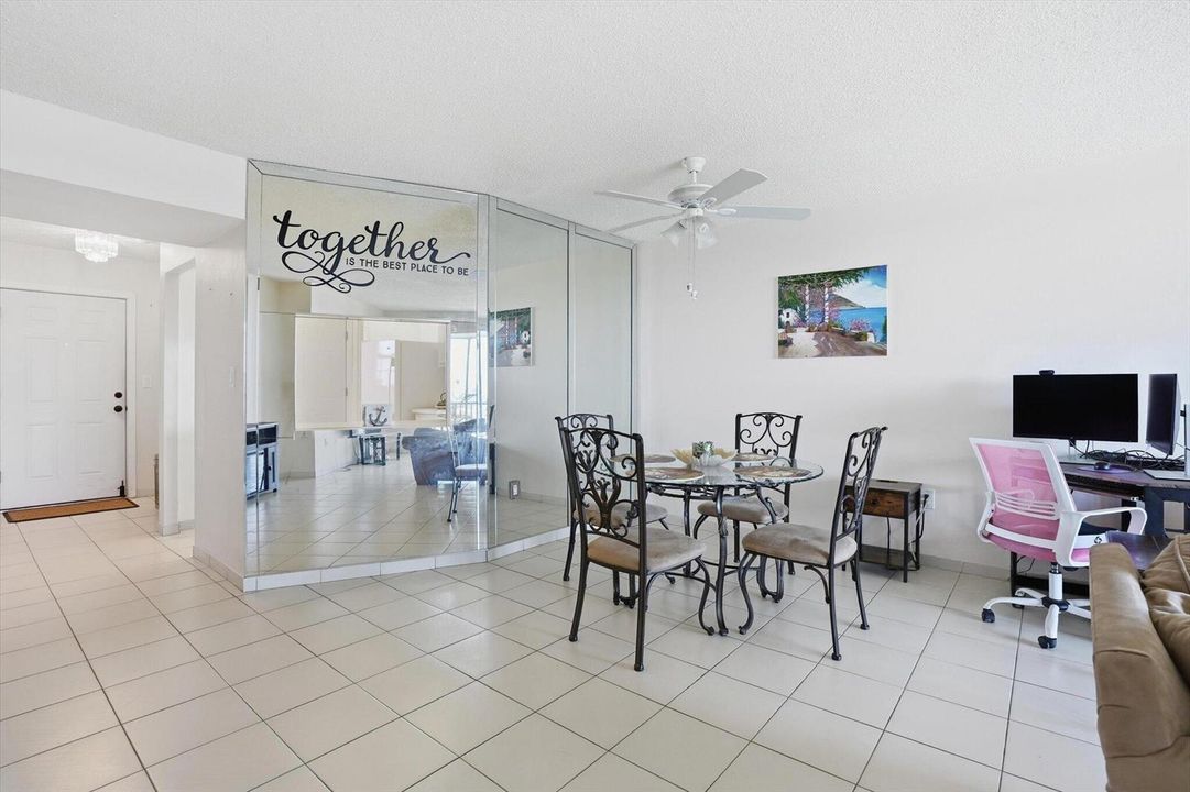 12-1750 NE 191st St apt 811_012
