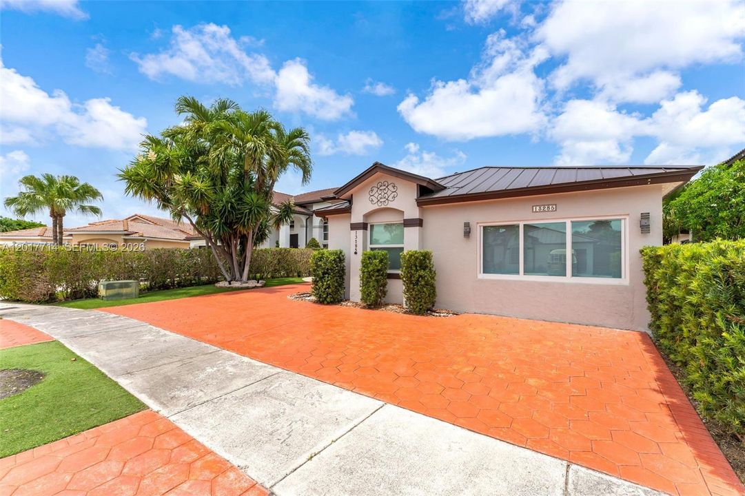 Recently Sold: $785,000 (4 beds, 3 baths, 2180 Square Feet)