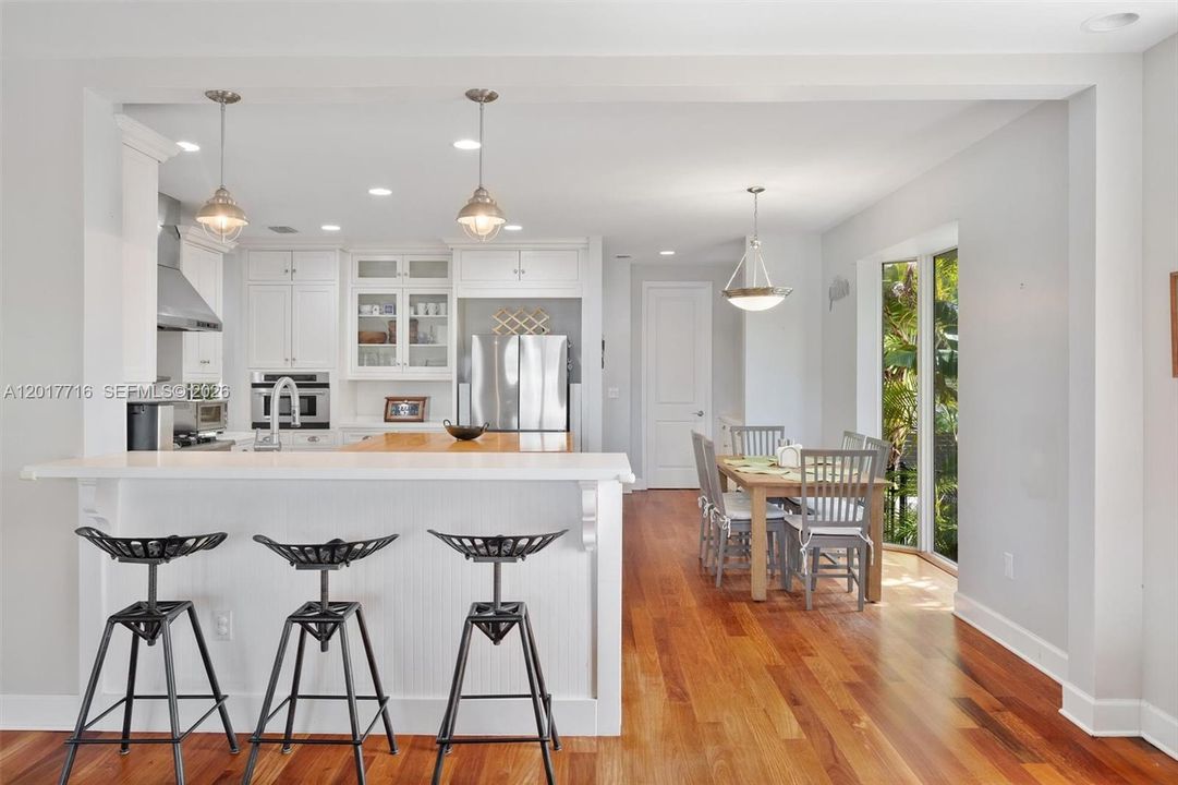 Active With Contract: $4,999,000 (6 beds, 5 baths, 4822 Square Feet)
