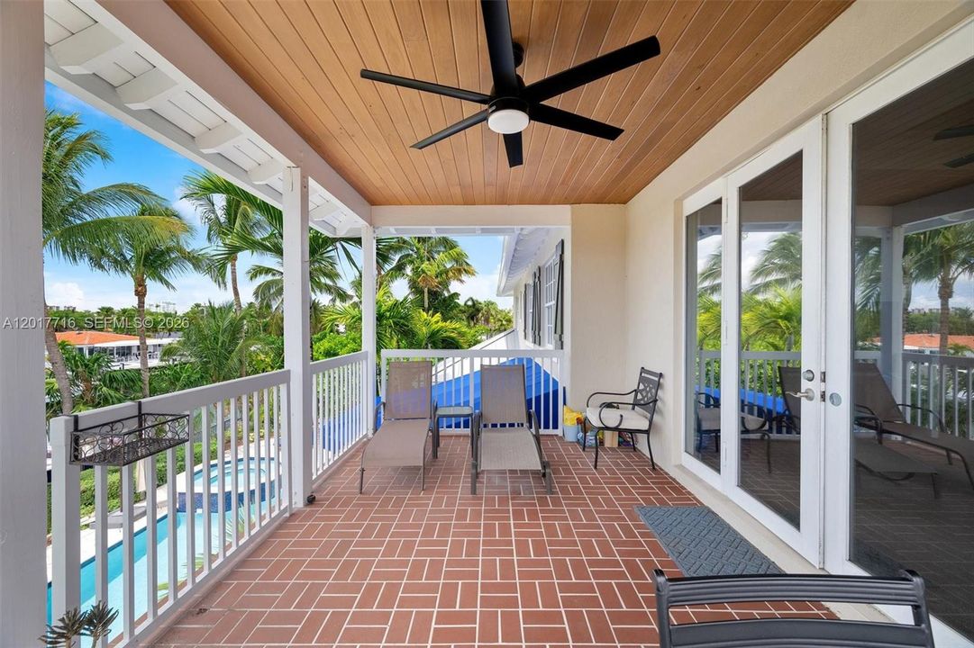Active With Contract: $4,999,000 (6 beds, 5 baths, 4822 Square Feet)