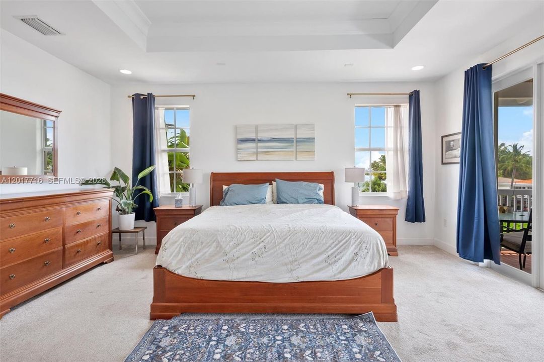 Active With Contract: $4,999,000 (6 beds, 5 baths, 4822 Square Feet)