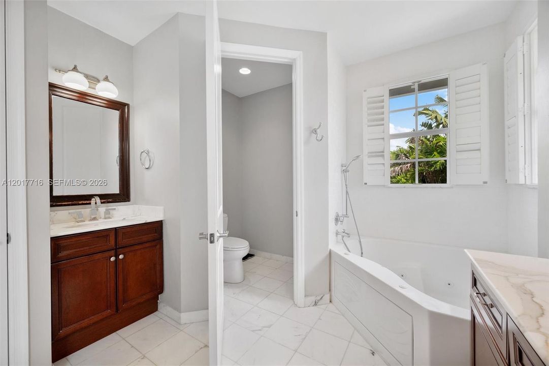 Active With Contract: $4,999,000 (6 beds, 5 baths, 4822 Square Feet)