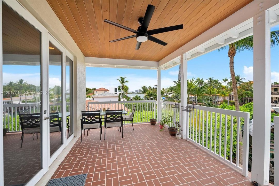 Active With Contract: $4,999,000 (6 beds, 5 baths, 4822 Square Feet)