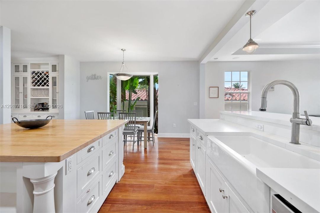 Active With Contract: $4,999,000 (6 beds, 5 baths, 4822 Square Feet)