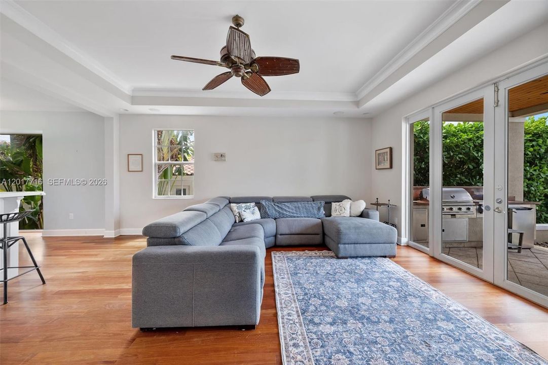 Active With Contract: $4,999,000 (6 beds, 5 baths, 4822 Square Feet)
