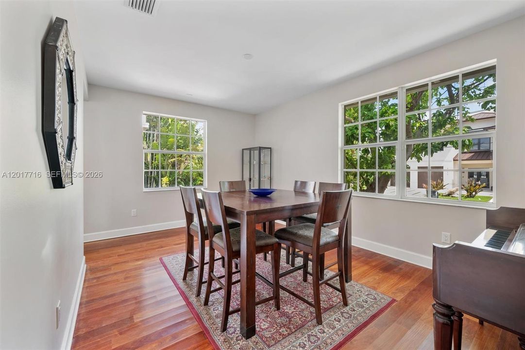 Active With Contract: $4,999,000 (6 beds, 5 baths, 4822 Square Feet)