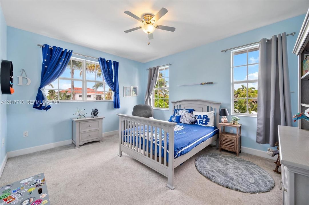 Active With Contract: $4,999,000 (6 beds, 5 baths, 4822 Square Feet)