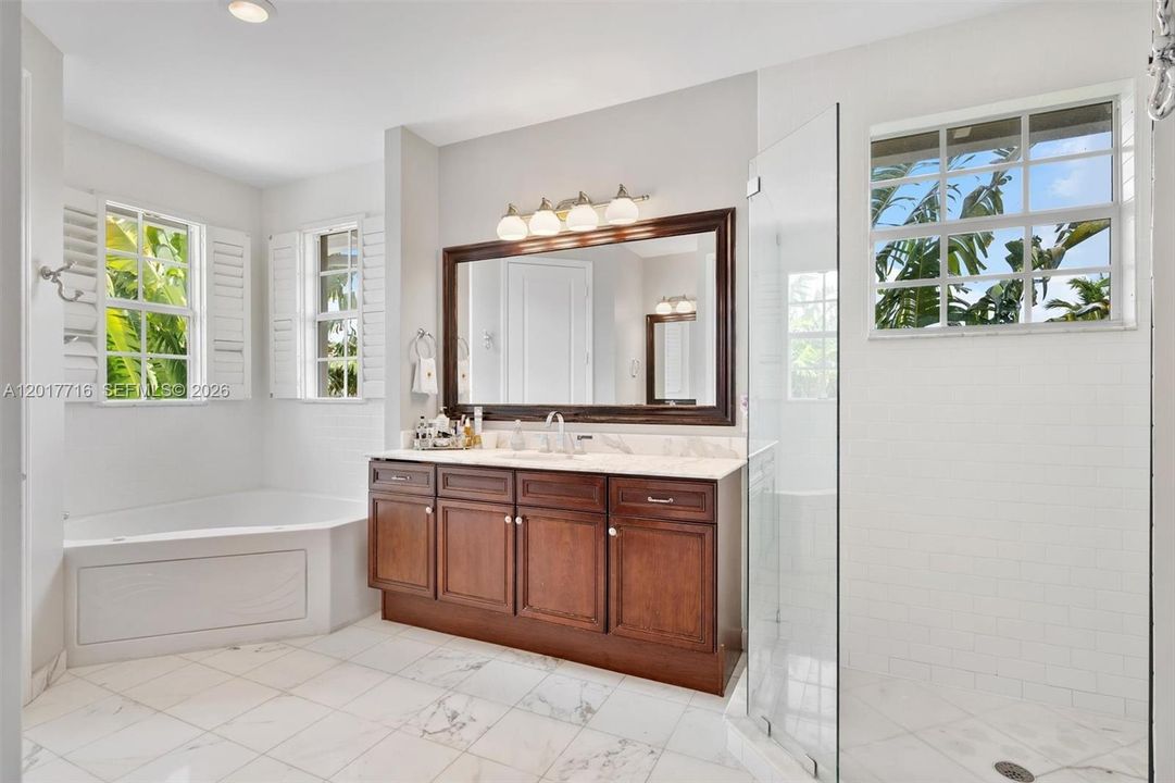 Active With Contract: $4,999,000 (6 beds, 5 baths, 4822 Square Feet)