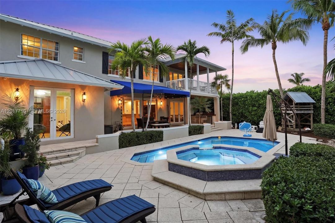 Active With Contract: $4,999,000 (6 beds, 5 baths, 4822 Square Feet)