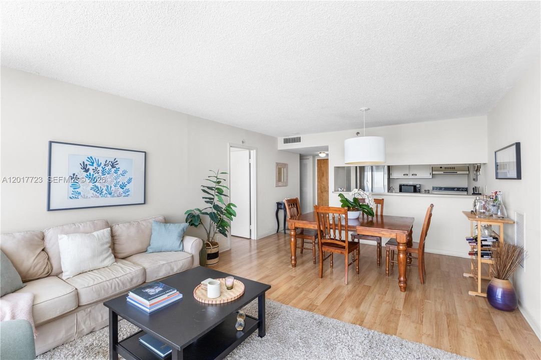 For Sale: $395,000 (2 beds, 2 baths, 1030 Square Feet)