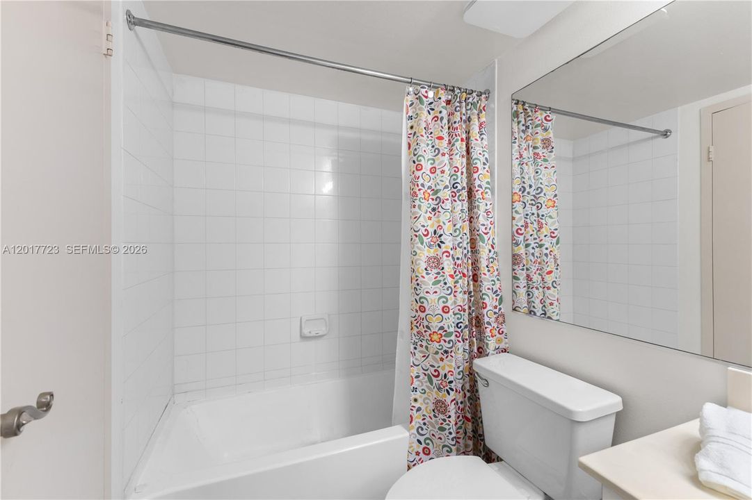 For Sale: $395,000 (2 beds, 2 baths, 1030 Square Feet)