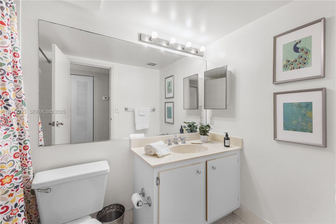 For Sale: $395,000 (2 beds, 2 baths, 1030 Square Feet)