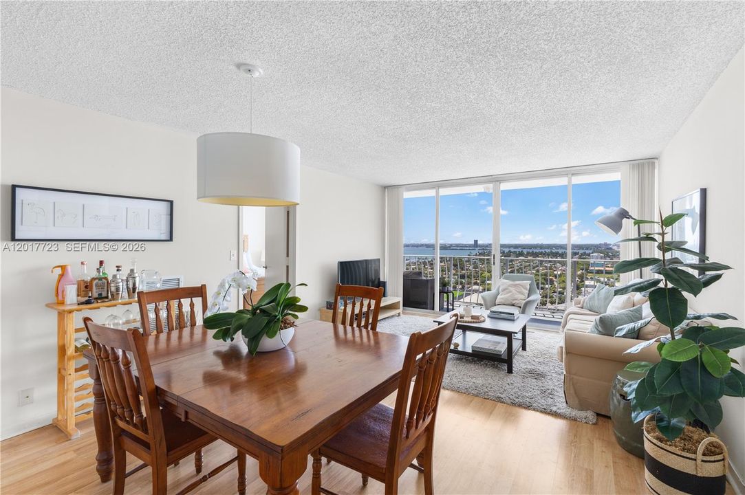 For Sale: $395,000 (2 beds, 2 baths, 1030 Square Feet)