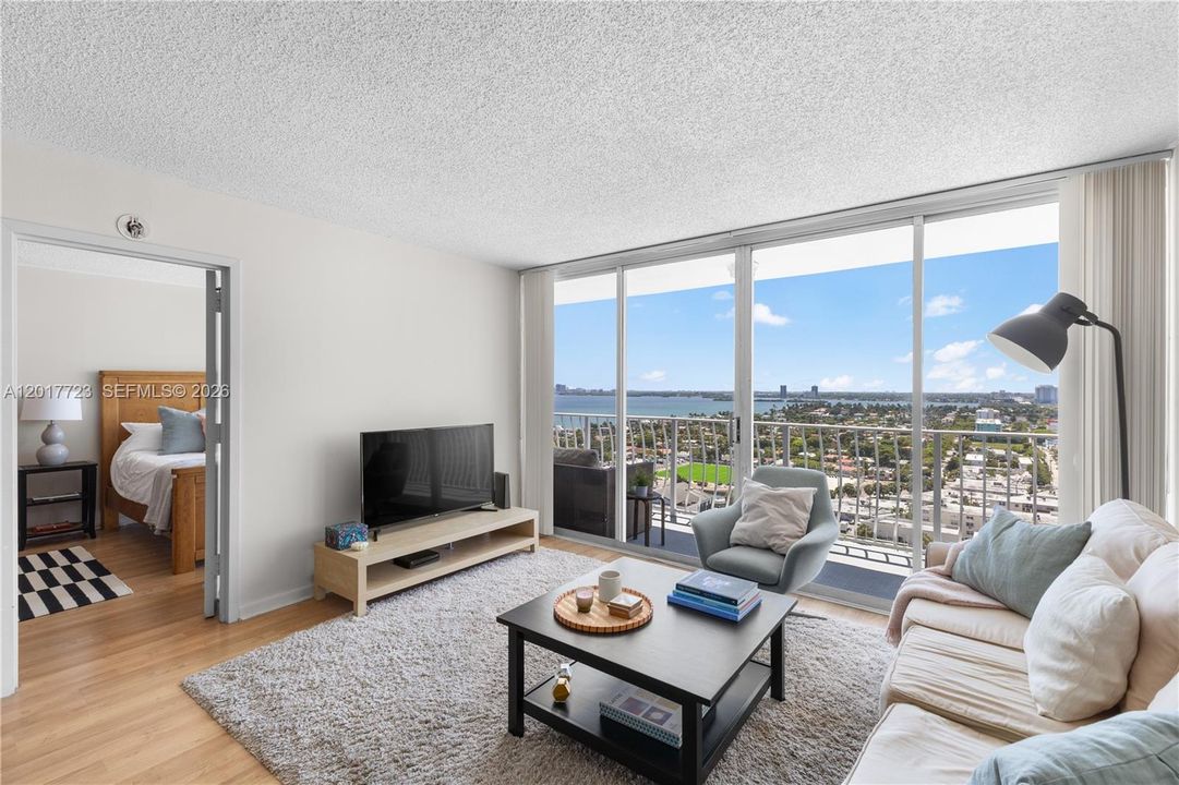 For Sale: $395,000 (2 beds, 2 baths, 1030 Square Feet)